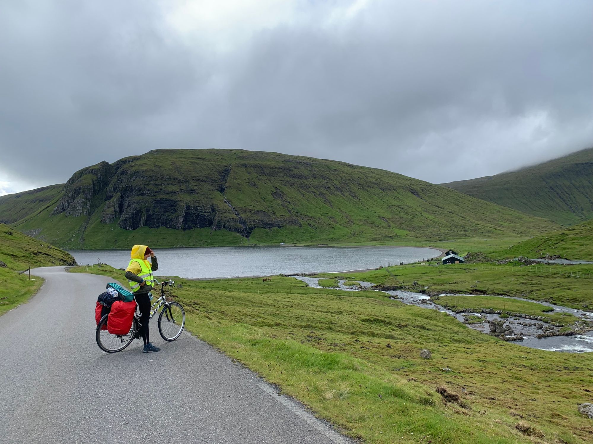 Krajobraz Wysp Owczych z perspektywy roweru