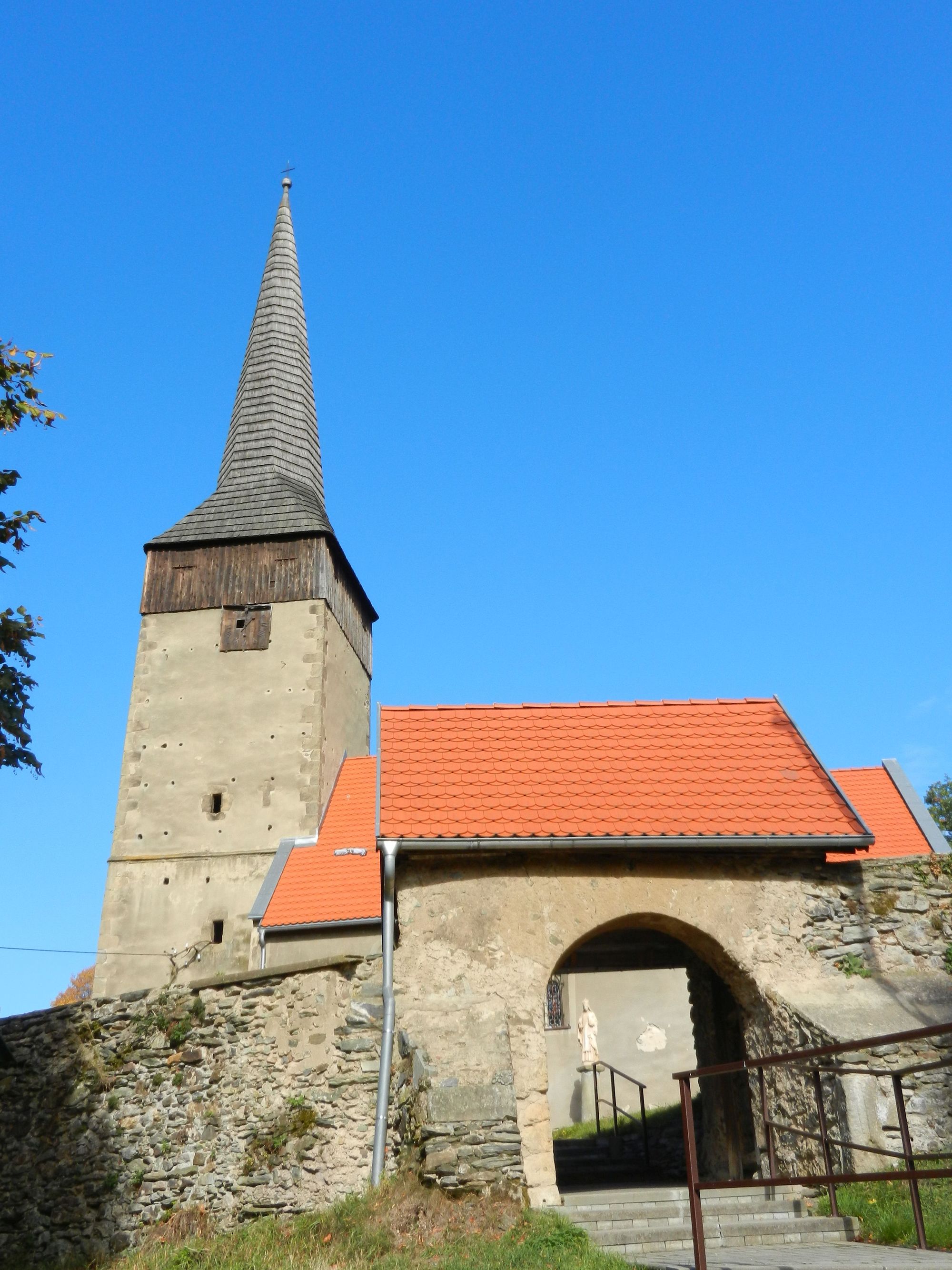 Gotycki kościół św. Jadwigi Śląskiej w Chrośnicy
