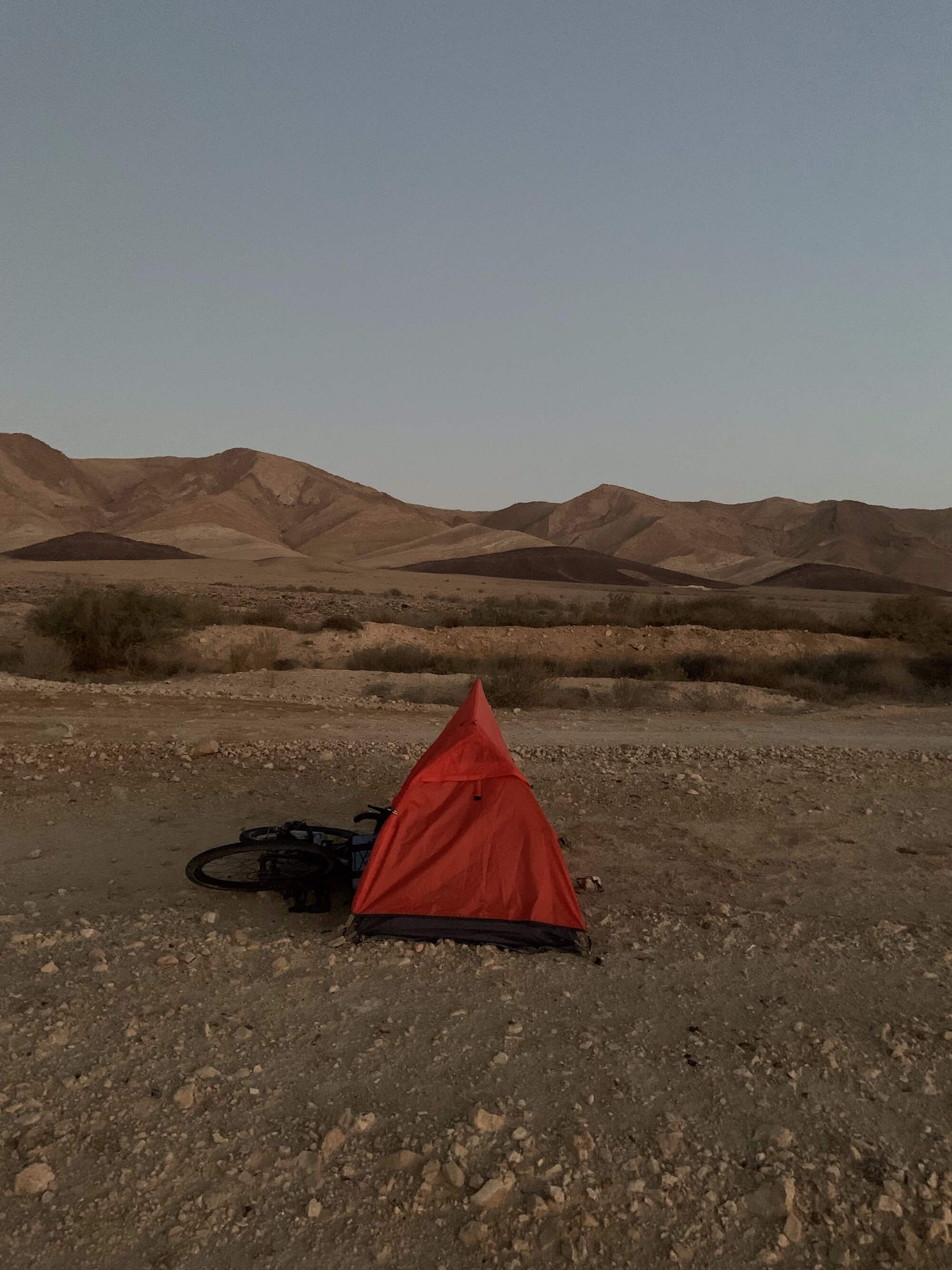 Mój mały namiocik pośrodku pustyni.