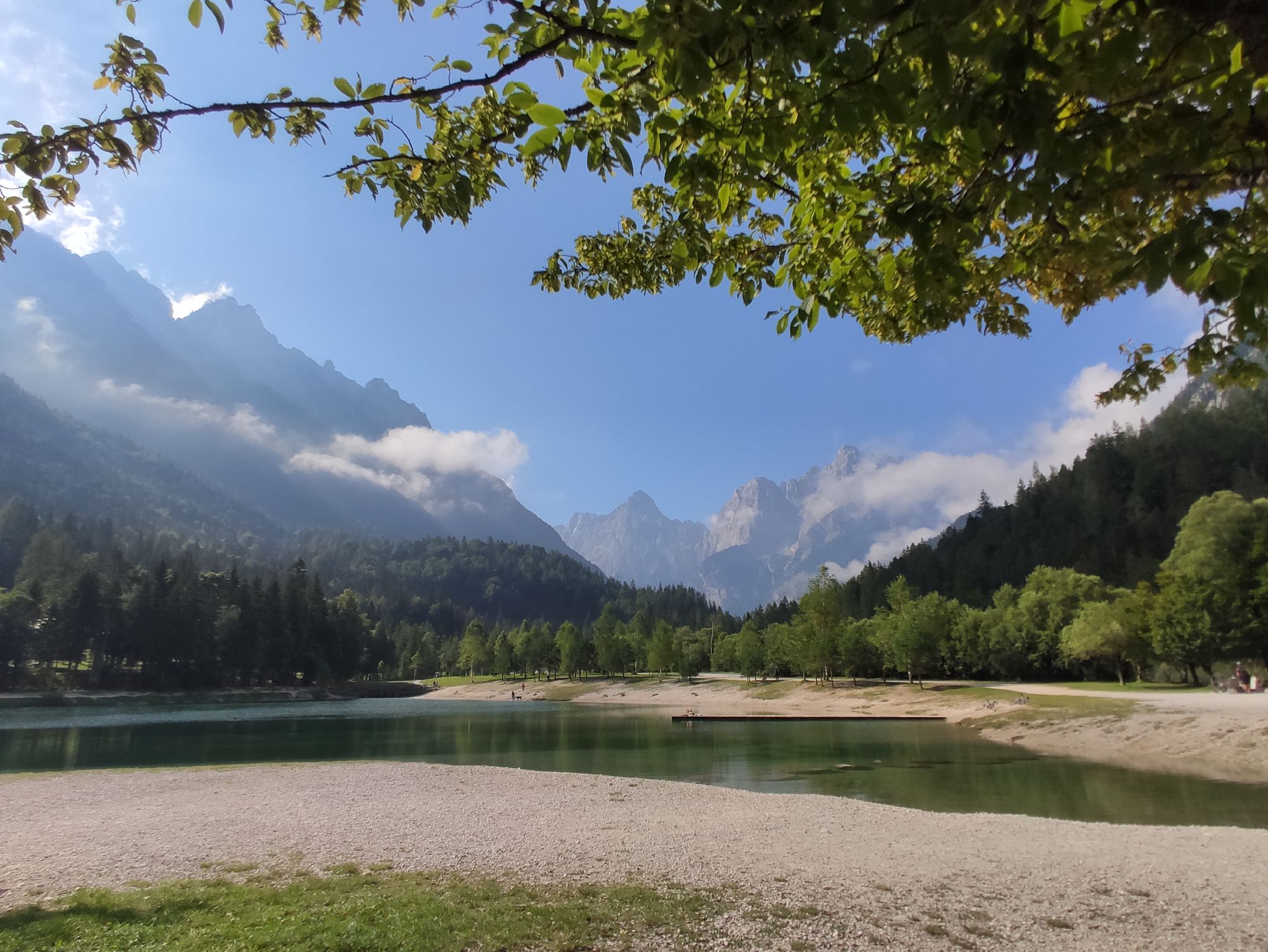 Hipnotyzujący widok na Jezioro Jasna w Słowenii